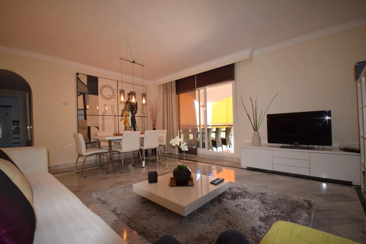 Venta de piso en Avenida Príncipe Salman, 1, Marbella
photo 3
