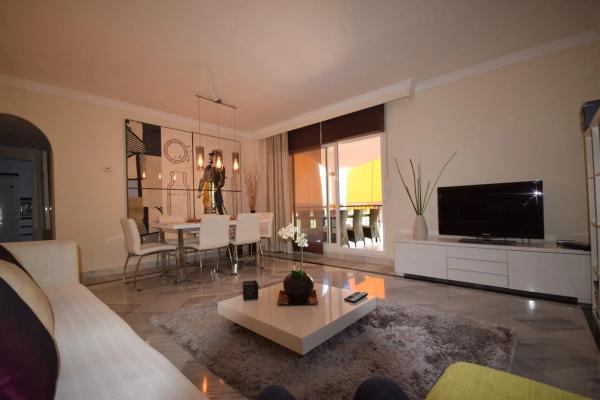 Venta de piso en Avenida Príncipe Salman, 1, Marbella
 photo 3