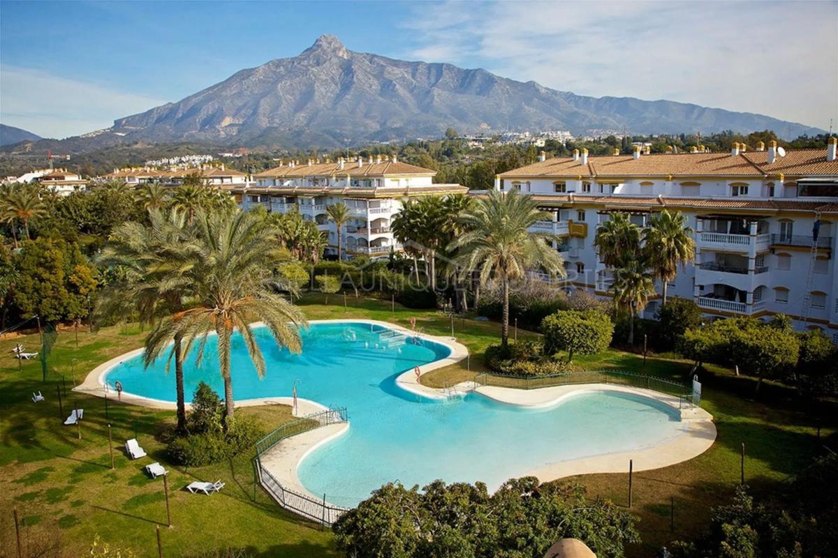 Penthouse sale in Calle av principe salman s/n, Marbella photo 1