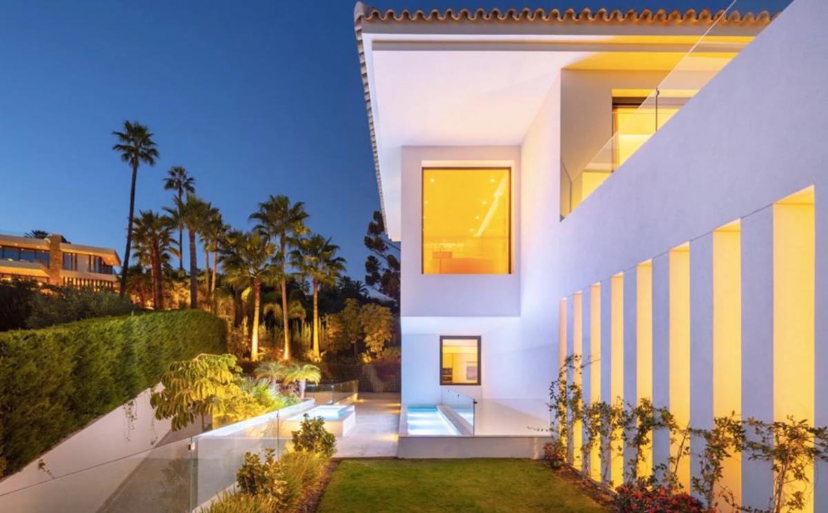 Sprzedaż niezależnego domku jednorodzinnego w Barrio La Dama de Noche-La Alzambra, Marbella photo 4