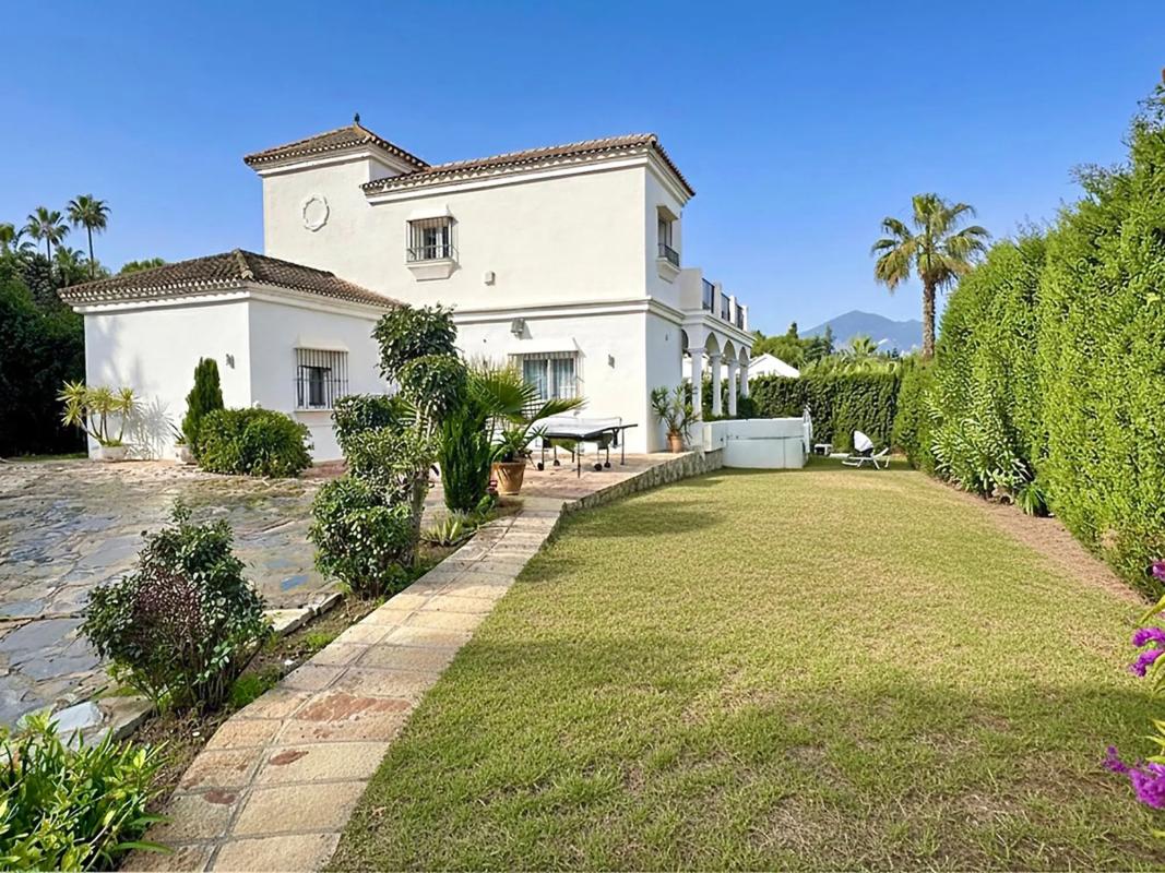 Sprzedaż niezależnego domku jednorodzinnego w  Barrio Las Brisas, Marbella photo 3