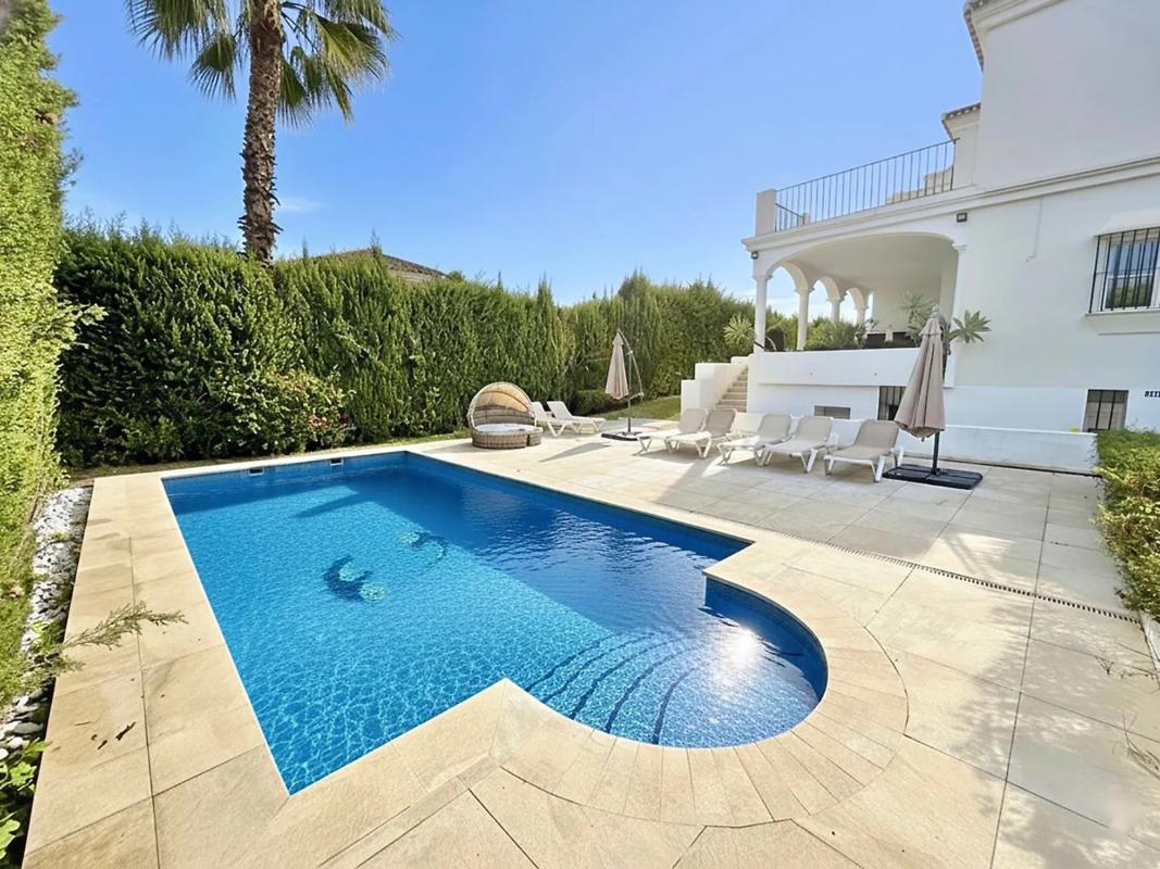Sprzedaż niezależnego domku jednorodzinnego w  Barrio Las Brisas, Marbella photo 4