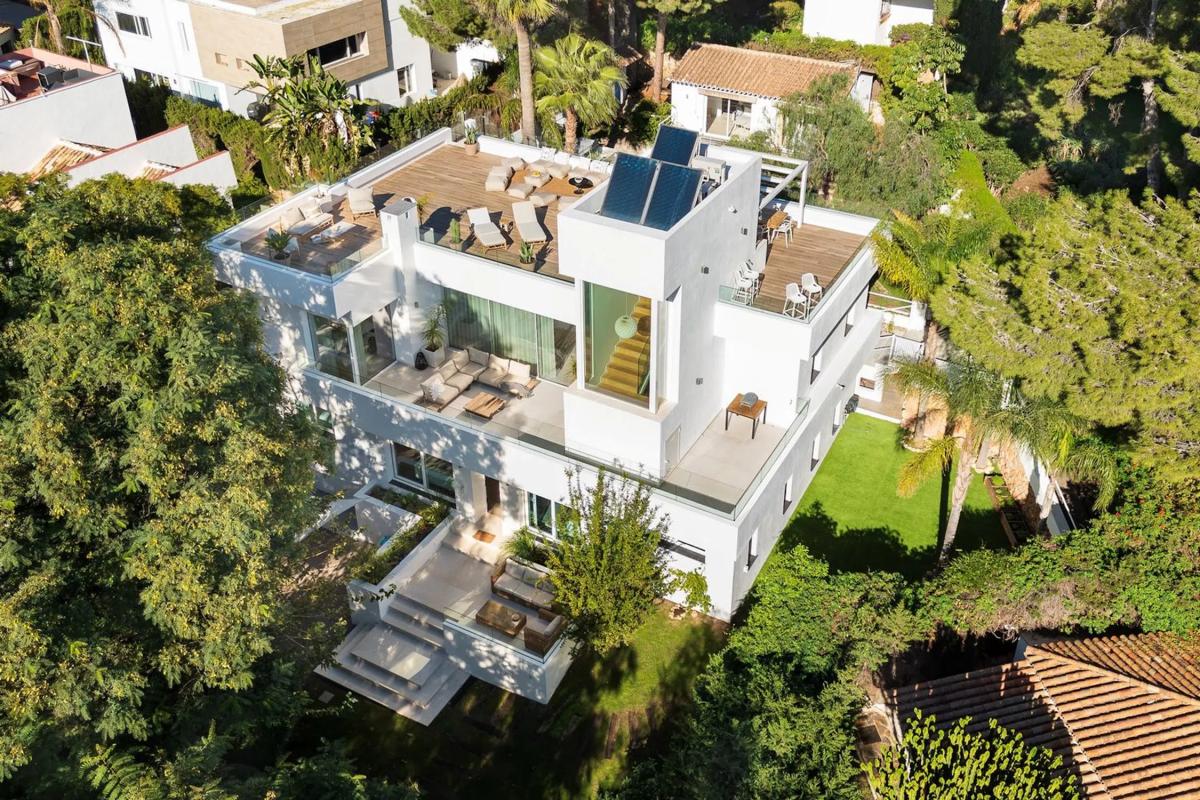 Sale of independent chalet in Calle Luís de Góngora, 4, Marbella
photo 1