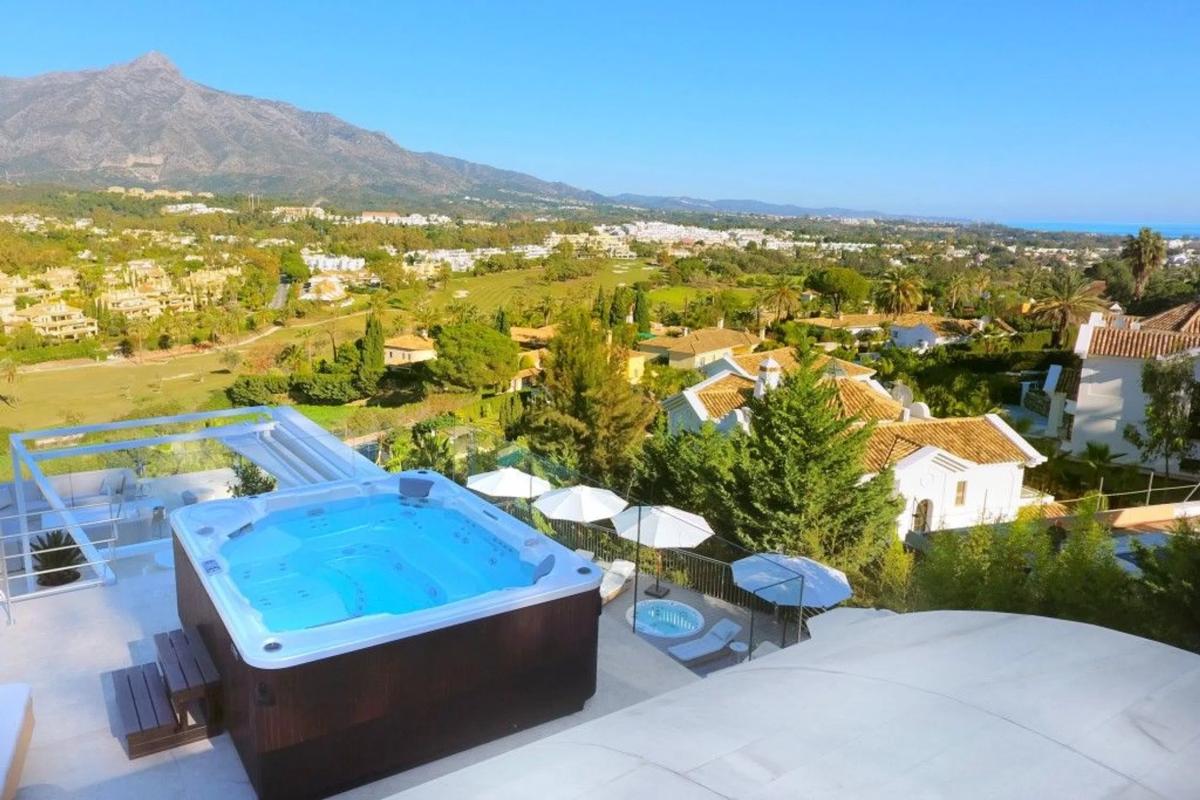 Sprzedaż niezależnego domku jednorodzinnego w Barrio Las Brisas, Marbella photo 1
