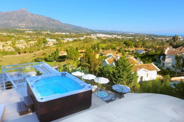 Chalet wolnostojący na sprzedaż w  Barrio Las Brisas, Marbella photo 1