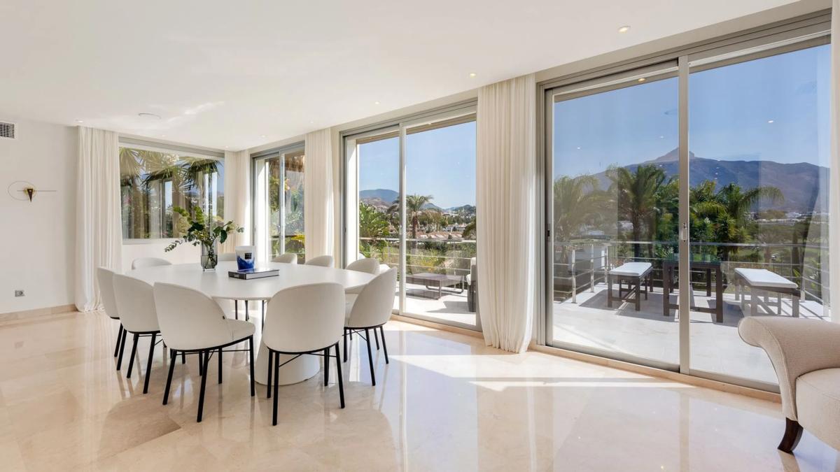 Sprzedaż niezależnego domku jednorodzinnego w  Barrio Las Brisas, Marbella photo 2