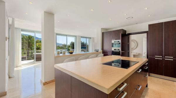 Chalet wolnostojący na sprzedaż w  Barrio Las Brisas, Marbella photo 3