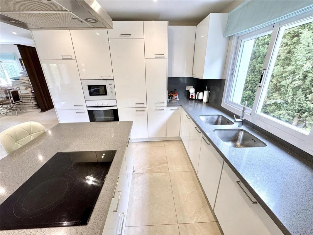 Sprzedaż niezależnego domku jednorodzinnego w Barrio Las Brisas, Marbella photo 1