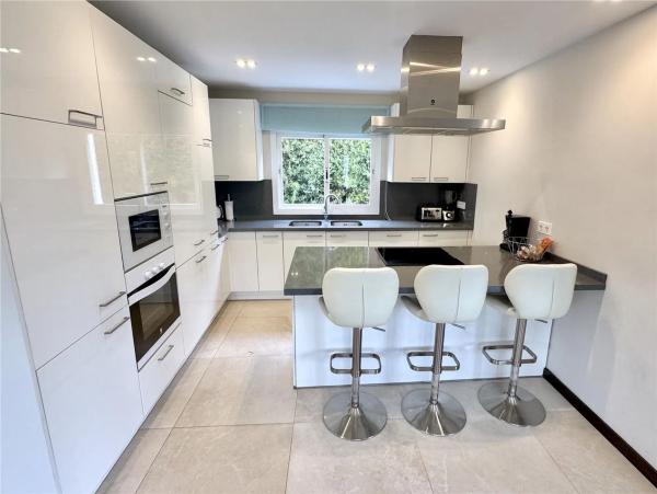 Chalet wolnostojący na sprzedaż w  Barrio Las Brisas, Marbella photo 2