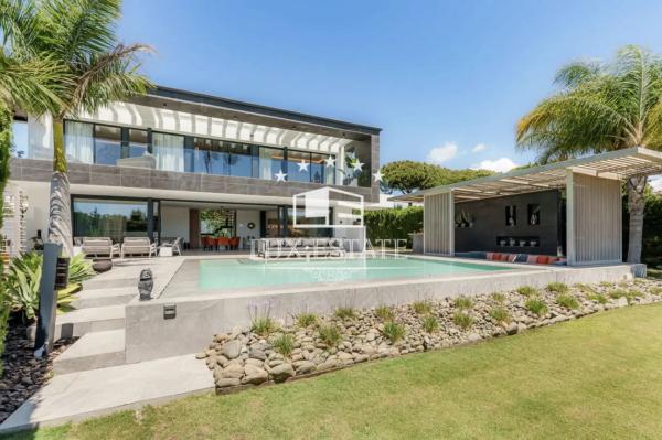 Chalet wolnostojący na sprzedaż w  Calle Liria, 18, Marbella photo 1