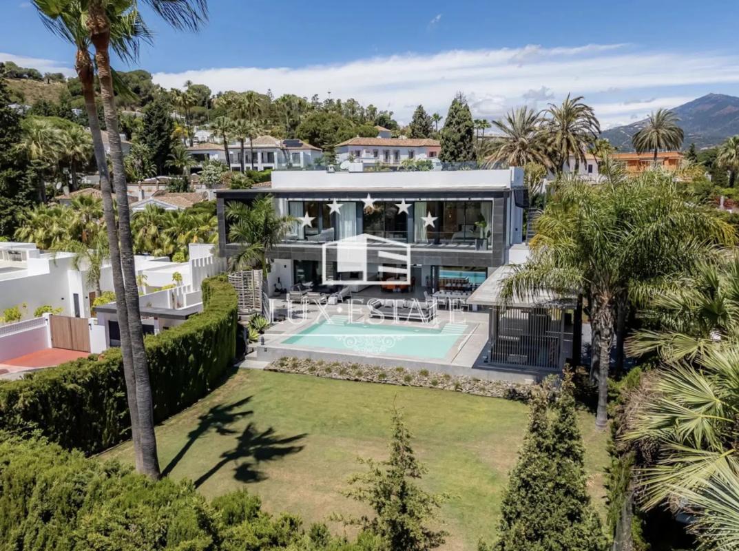 Sprzedaż niezależnego domku jednorodzinnego w Calle Liria, 18, Marbella photo 2