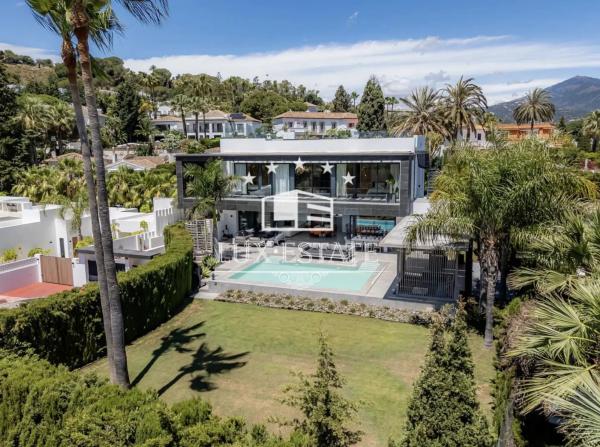 Chalet wolnostojący na sprzedaż w  Calle Liria, 18, Marbella photo 2