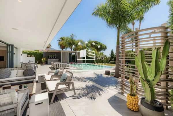 Chalet wolnostojący na sprzedaż w  Calle Liria, 18, Marbella photo 4