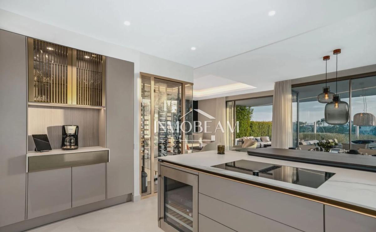 Sale of independent chalet in Calle Real, Marbella
photo 4