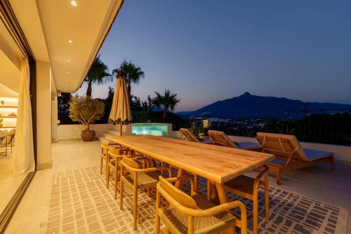 Sprzedaż niezależnego domku jednorodzinnego w Avenida Calderón de la Barca, Marbella photo 3