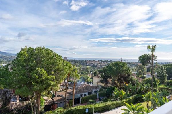 Duplex for sale on Barrio Las Brisas, Marbella photo 1