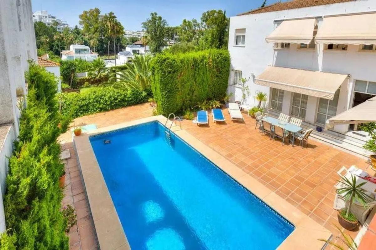 Продажа отдельного шале в Urbanizacion N Andalucia 21D, 47 T, Марбелла photo 1