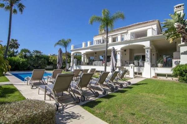 Chalet independiente en venta en Avenida del Prado, Marbella
photo 1
