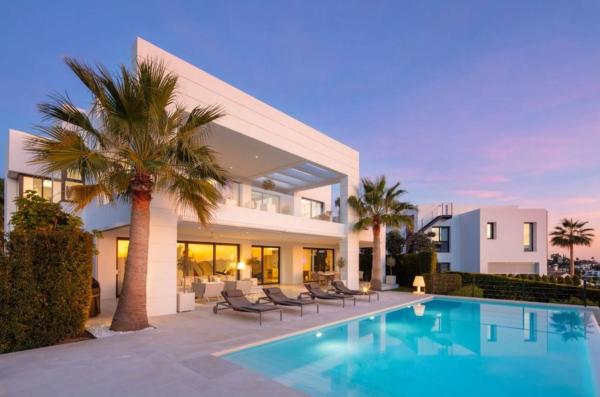 Chalet independiente en venta en Calle Escorial, Marbella
 photo 4