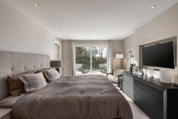 Chalet wolnostojący na sprzedaż w  Avenida Generalife, Marbella photo 3