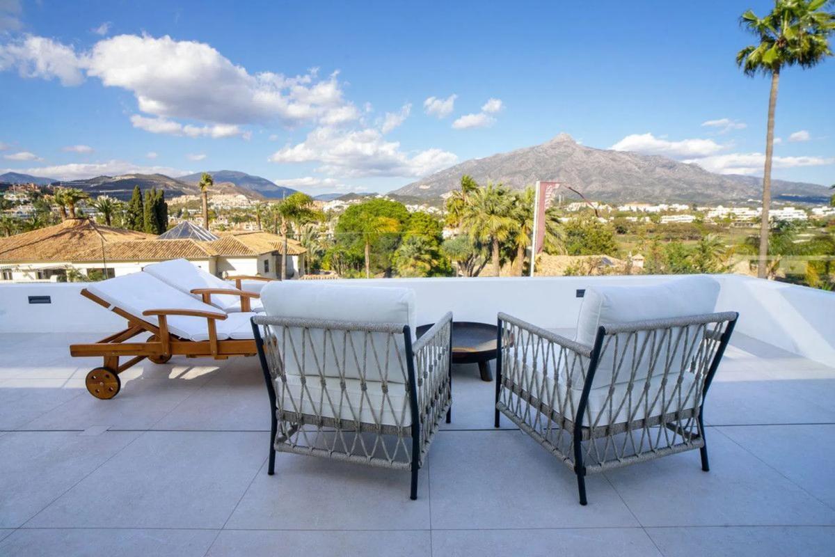Sprzedaż niezależnego domku jednorodzinnego w Calle Escorial, Marbella photo 2