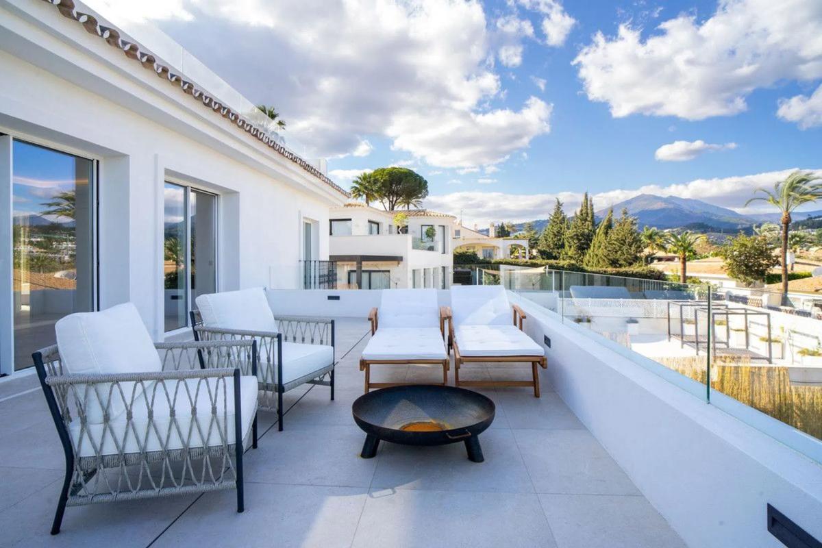Sprzedaż niezależnego domku jednorodzinnego w Calle Escorial, Marbella photo 4