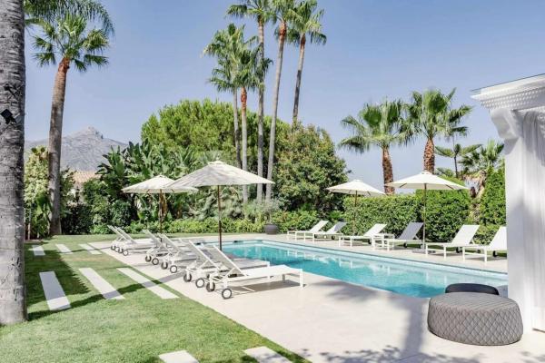 Chalet wolnostojący na sprzedaż w  Avenida Generalife, Marbella photo 1
