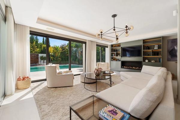 Chalet wolnostojący na sprzedaż w  Barrio Las Brisas, Marbella photo 1