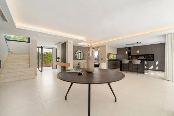 Chalet wolnostojący na sprzedaż w  Barrio Las Brisas, Marbella photo 3