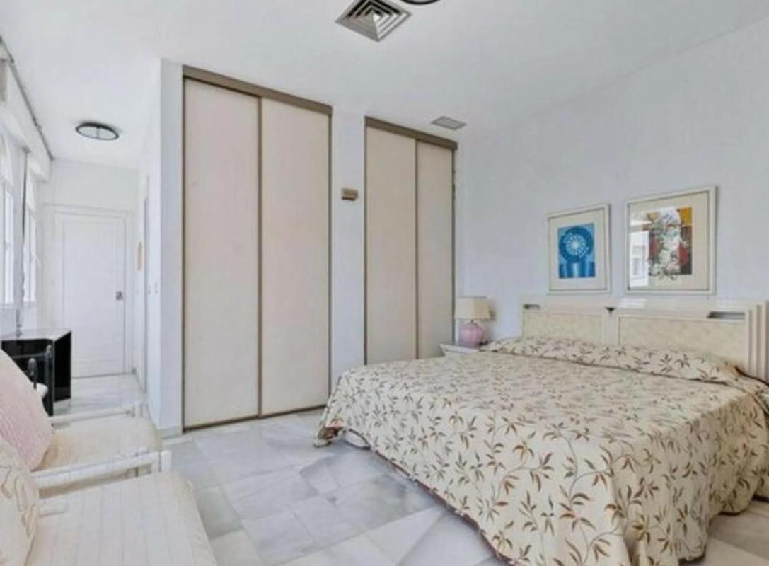 Sale of independent chalet in Calle Arcadia, Marbella
photo 3