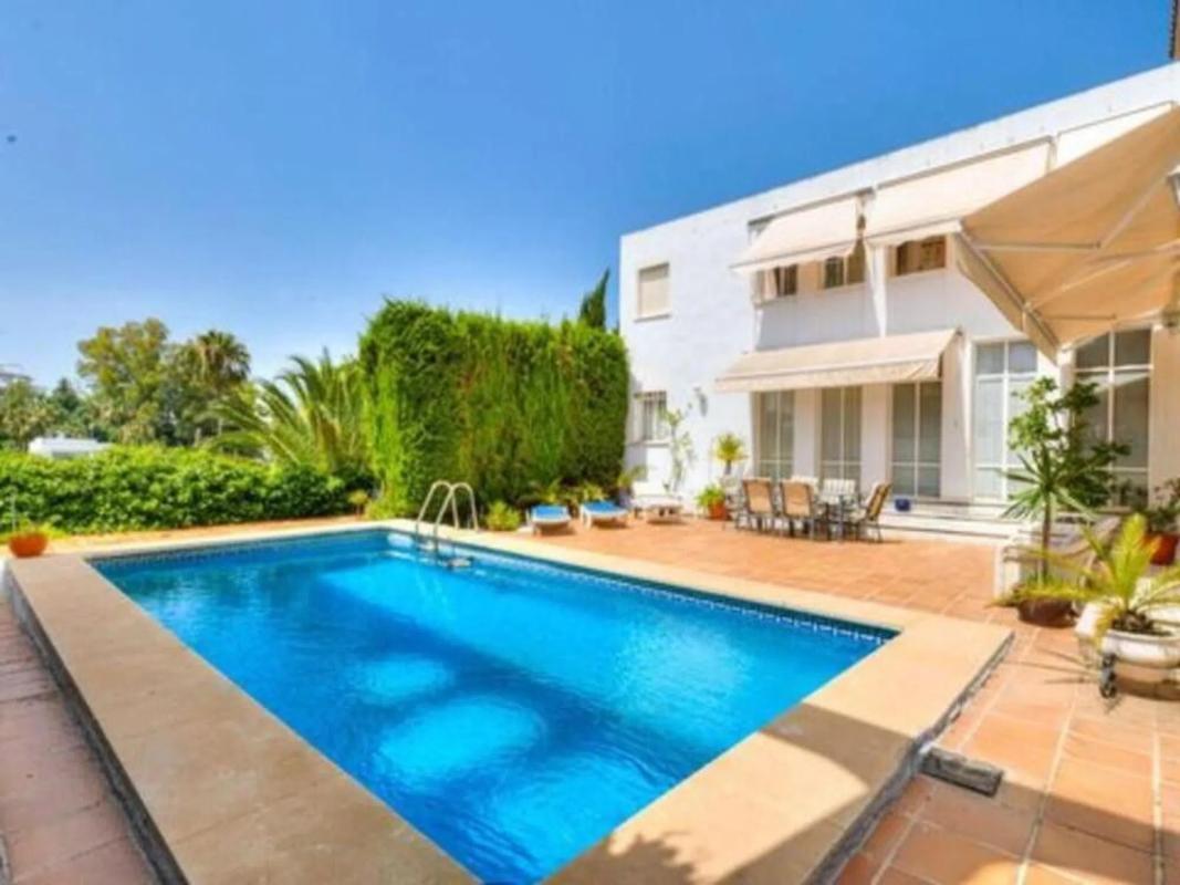 Sale of independent chalet in Calle Arcadia, Marbella
photo 5
