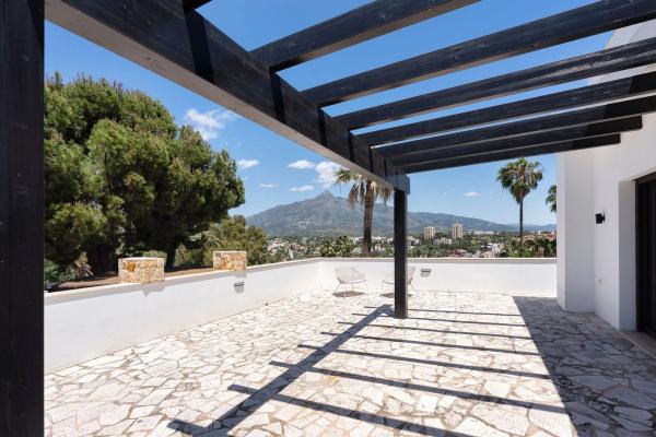 Chalet wolnostojący na sprzedaż w  Calle Real, Marbella photo 2