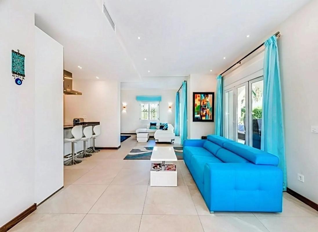Sprzedaż niezależnego domku jednorodzinnego w Barrio Las Brisas, Marbella photo 1