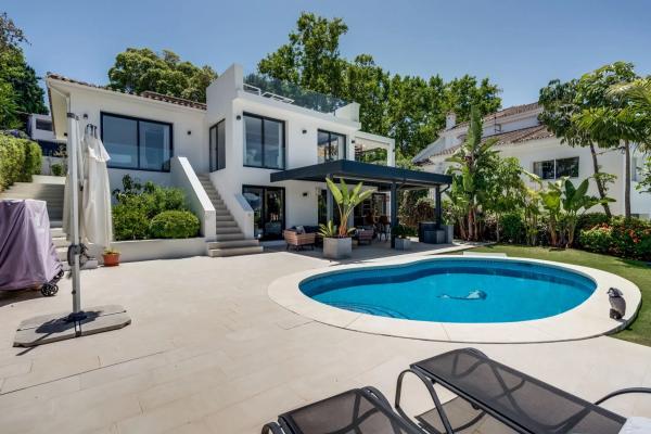 Chalet wolnostojący na sprzedaż w  Calle Miguel de Unamuno, 417, Marbella photo 1