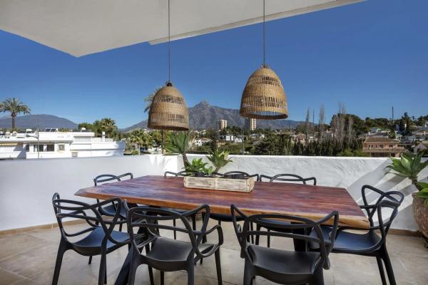Duplex en venta en Barrio Las Brisas, Marbella photo 1