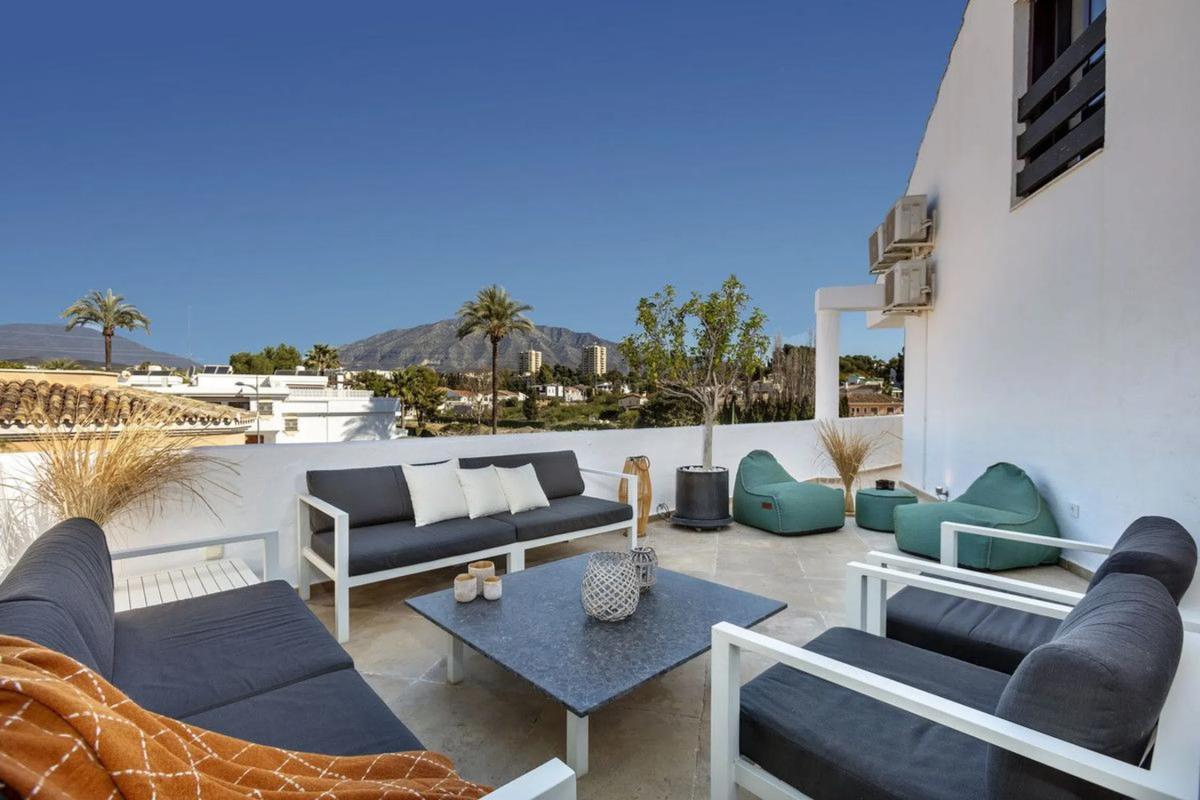 Duplex sale in Barrio Las Brisas, Marbella photo 2
