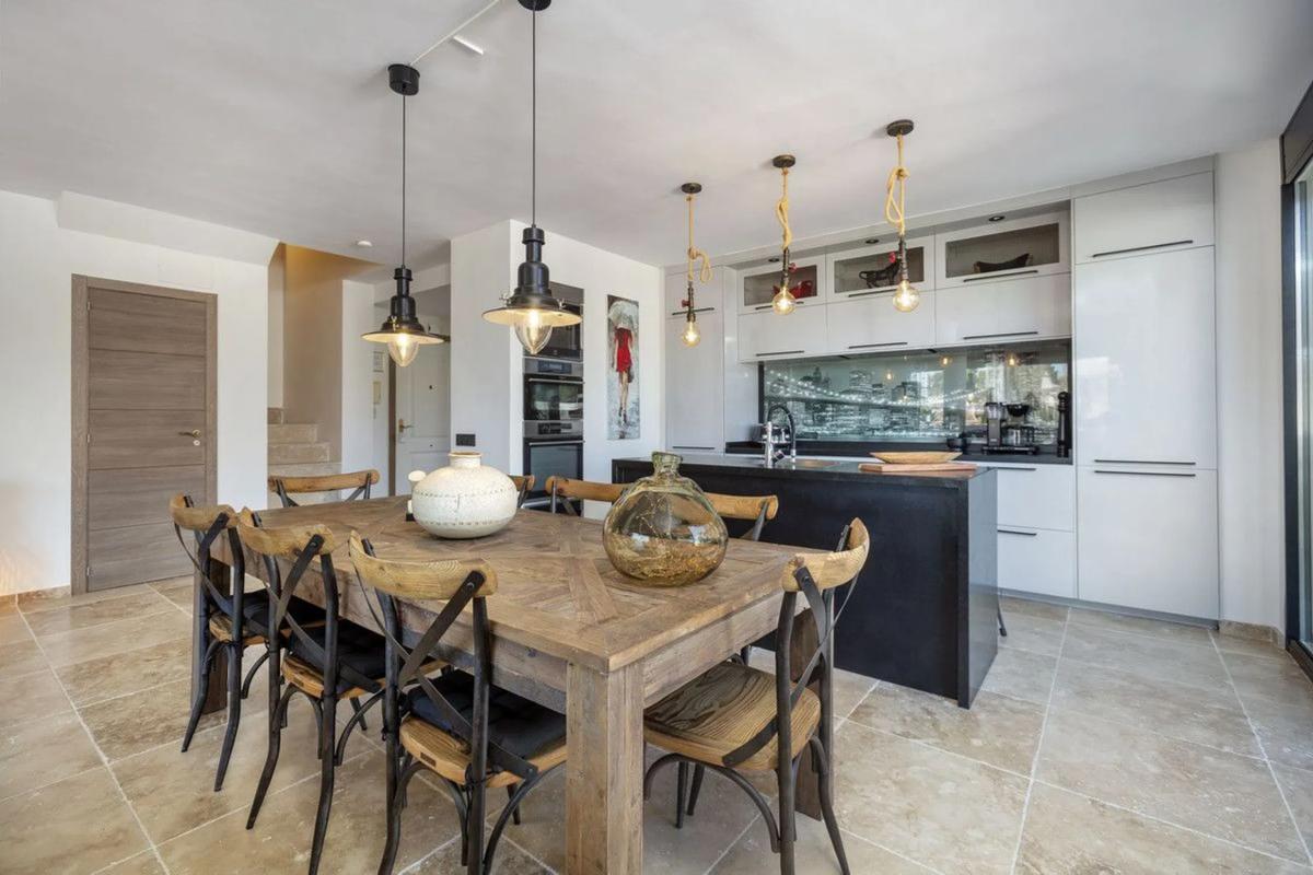 Duplex sale in Barrio Las Brisas, Marbella photo 5