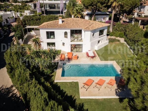 Chalet wolnostojący na sprzedaż w  Barrio Las Brisas, Marbella photo 1