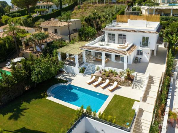 Chalet wolnostojący na sprzedaż w Barrio Las Brisas, Marbella photo 1