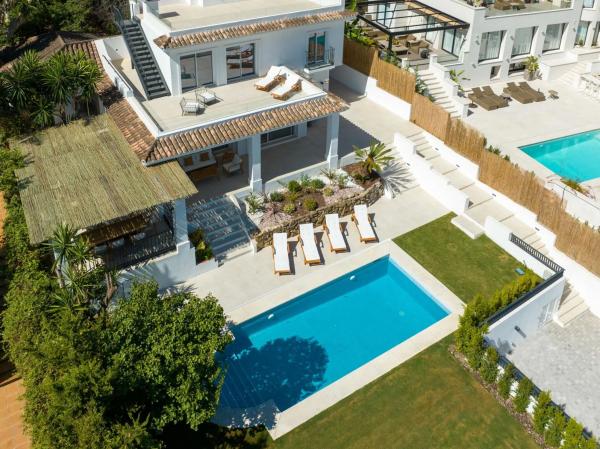 Chalet wolnostojący na sprzedaż w Barrio Las Brisas, Marbella thumbnail 2