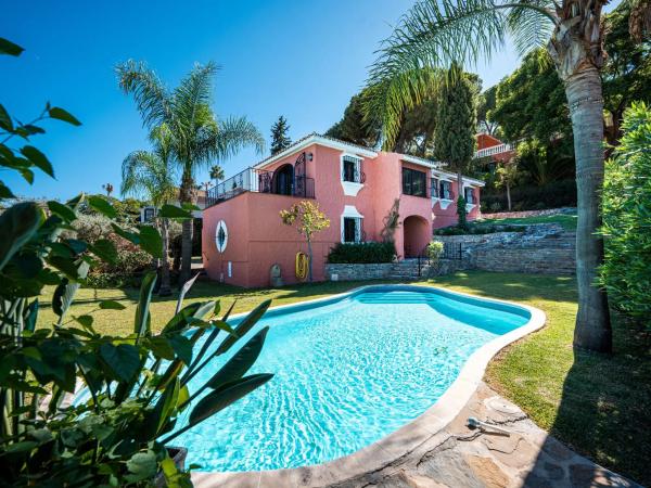 Chalet wolnostojący na sprzedaż w Barrio Las Brisas, Marbella photo 1