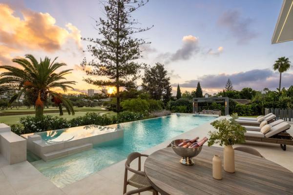 Chalet wolnostojący na sprzedaż w Barrio Las Brisas, Marbella thumbnail 2