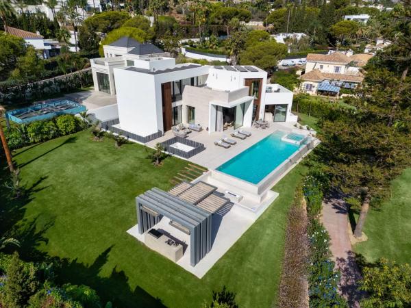 Chalet wolnostojący na sprzedaż w Barrio Las Brisas, Marbella thumbnail 3