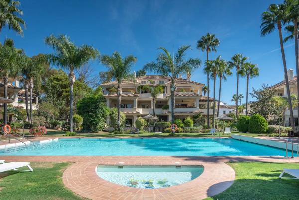 Duplex for sale on Barrio Las Brisas, Marbella photo 1