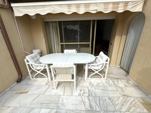 Venta de piso en Avenida del Prado, Marbella
thumbnail 3