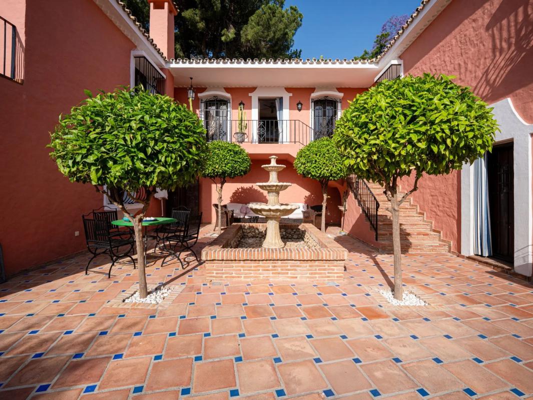 Sprzedaż niezależnego domku jednorodzinnego w Calle Liceo 14-D, Marbella photo 1