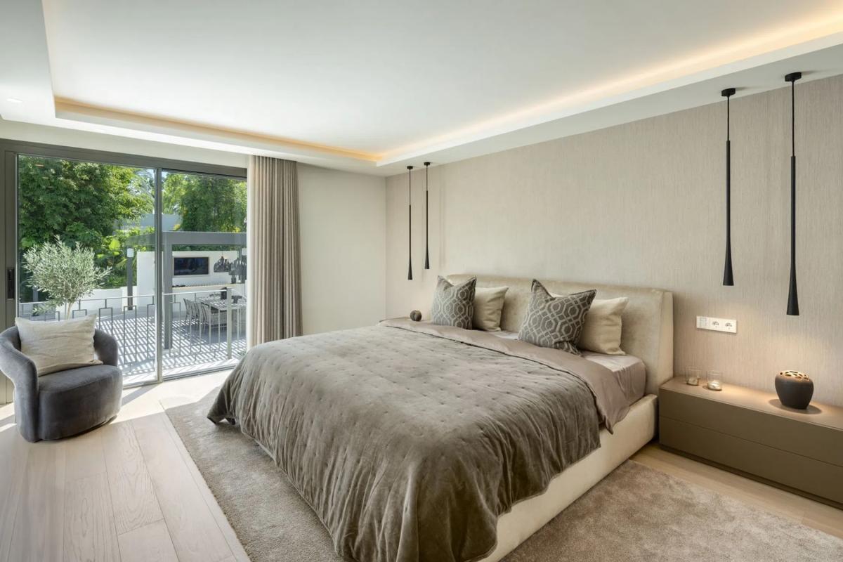 Sprzedaż niezależnego domku jednorodzinnego w Calle Alcazar 16-D, Marbella photo 1