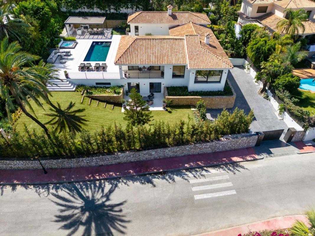 Sprzedaż niezależnego domku jednorodzinnego w Calle Alcazar 16-D, Marbella photo 4