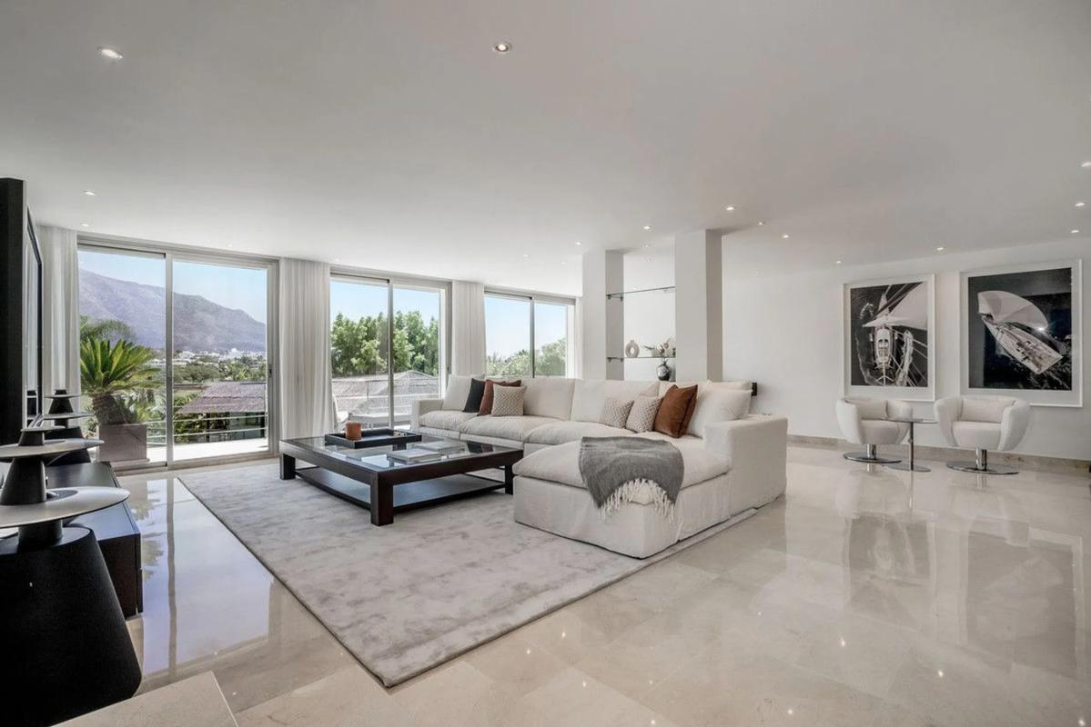 Sale of independent chalet in Avenida Generalife, Marbella
photo 1