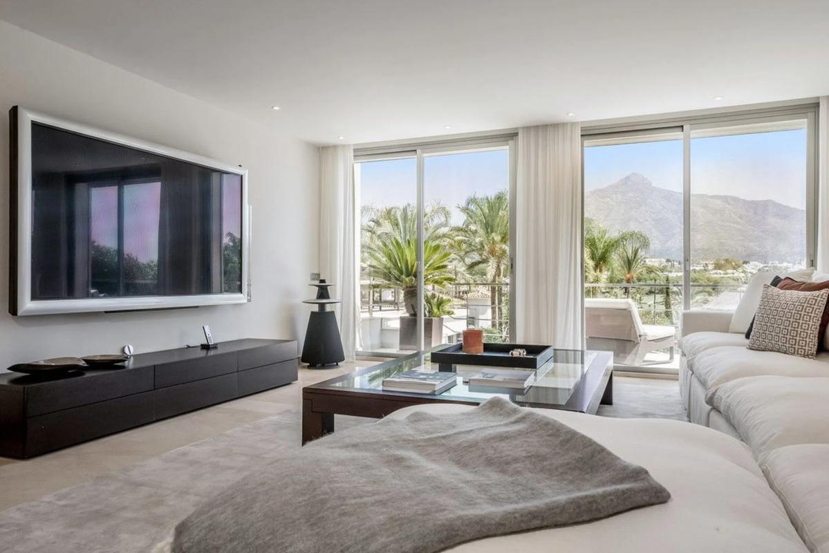 Sale of independent chalet in Avenida Generalife, Marbella
photo 2
